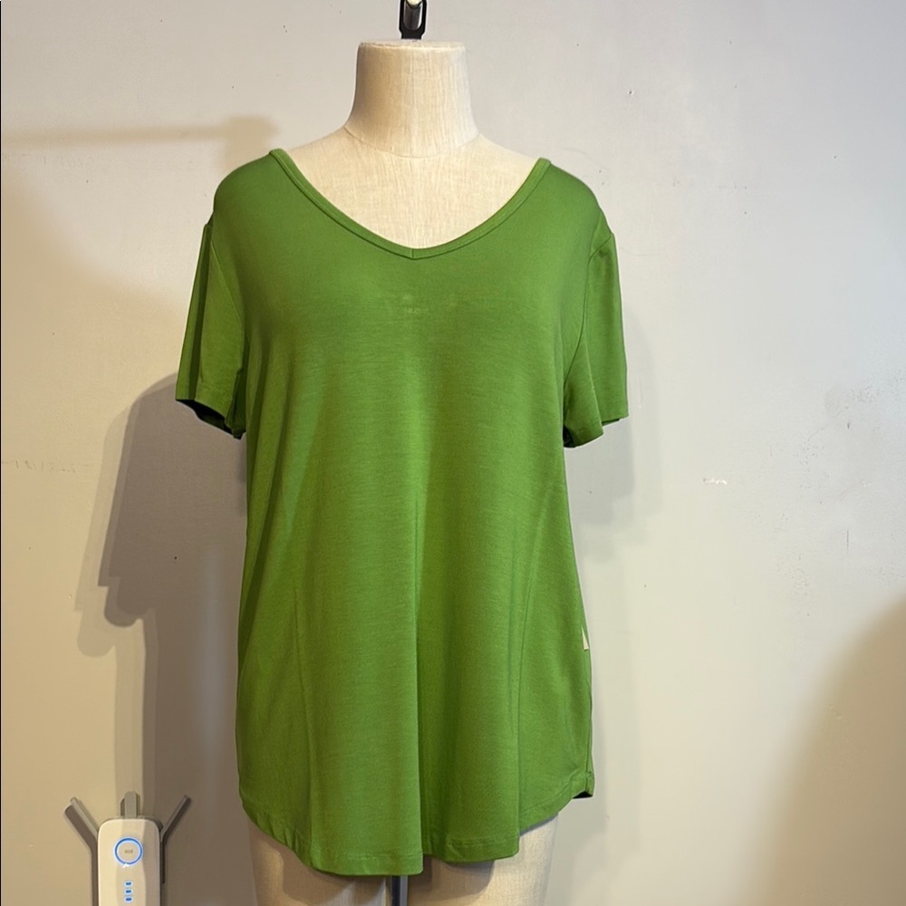 Jackson Rowe Girlfriend tee in NWT condition size xl